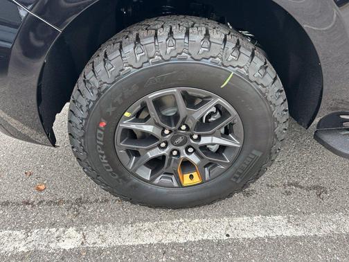 Agate Black Metallic 2027 Ford Expedition Tremor