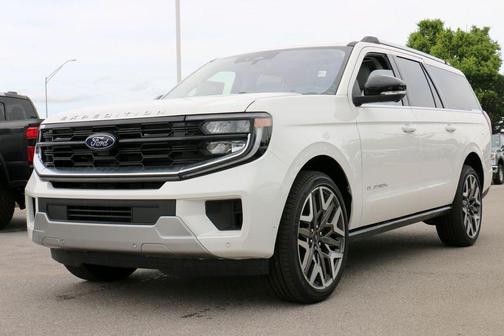 Star White Metallic Tri-Coat 2026 Ford Expedition Max Platinum