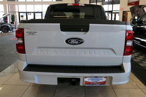 Space White Metallic 2026 Ford Maverick Lobo Standard