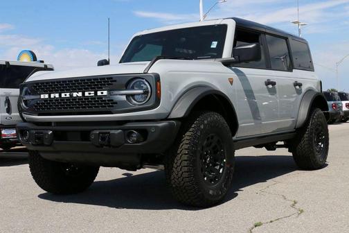 Avalanche Gray 2026 Ford Bronco Badlands