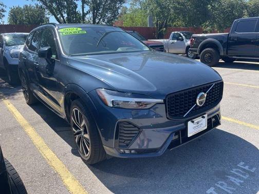 2024 Volvo XC60 B5 Plus Dark Theme