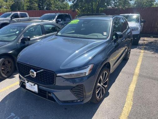 2024 Volvo XC60 B5 Plus Dark Theme