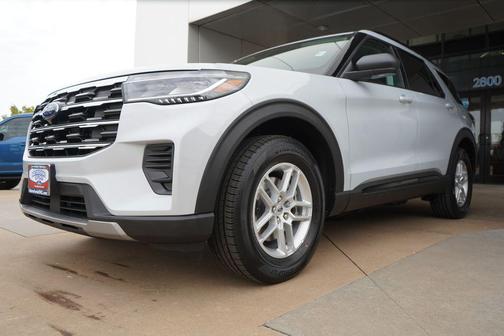 Space White Metallic 2026 Ford Explorer Active