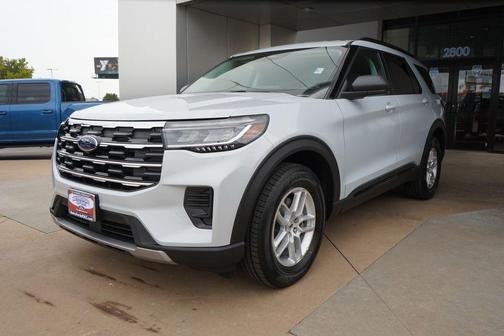 Space White Metallic 2026 Ford Explorer Active
