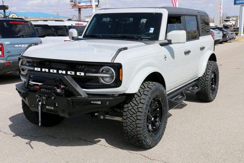 Avalanche Gray 2026 Ford Bronco Outer Banks