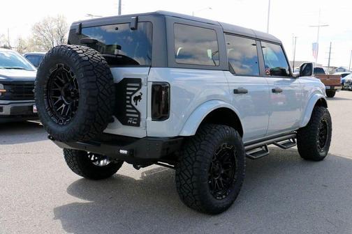 Avalanche Gray 2026 Ford Bronco Outer Banks