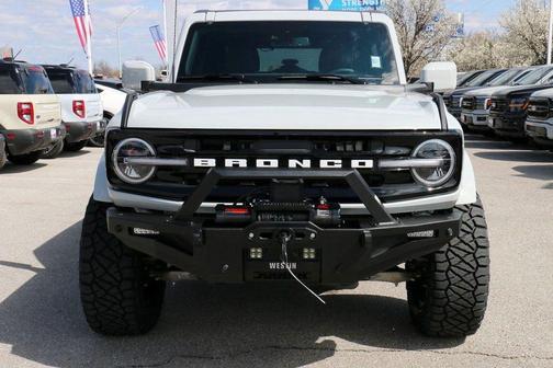Avalanche Gray 2026 Ford Bronco Outer Banks