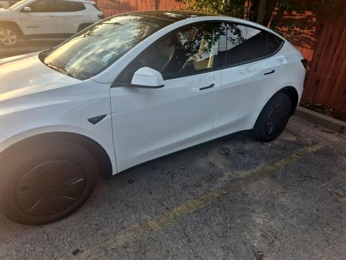 Pearl White Multi-Coat 2026 Tesla Model Y All-Wheel Drive