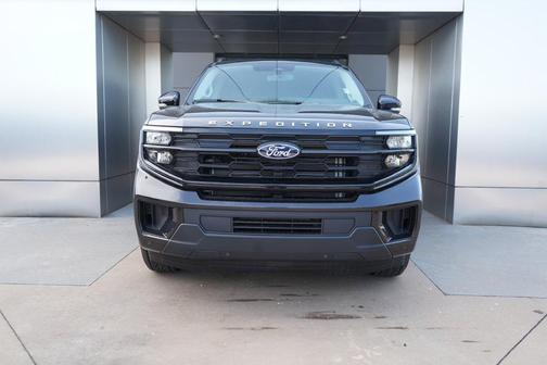 Dark Matter Gray Metallic 2026 Ford Expedition Active