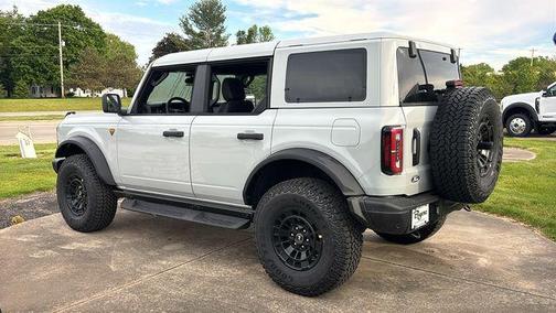 Avalanche Gray 2026 Ford Bronco Badlands