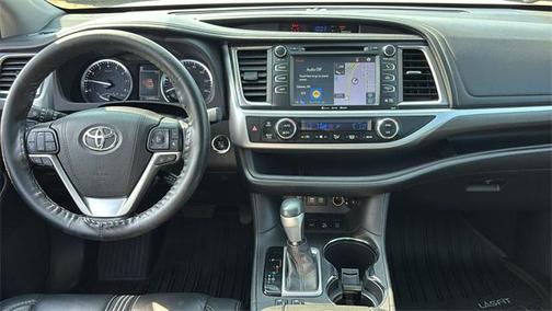 2017 Toyota Highlander SE