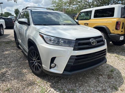 2017 Toyota Highlander SE