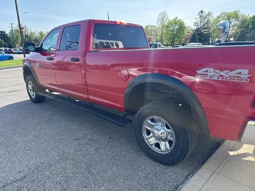 2017 RAM 2500 Tradesman Crew Cab 4x4 8' Box