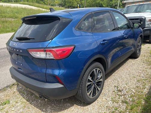 Atlas Blue Metallic 2022 Ford Escape SE