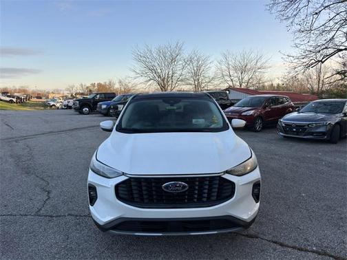 2026 Ford Escape Platinum