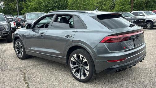 Daytona Gray Pearl Effect 2024 Audi Q8 55 Premium Plus