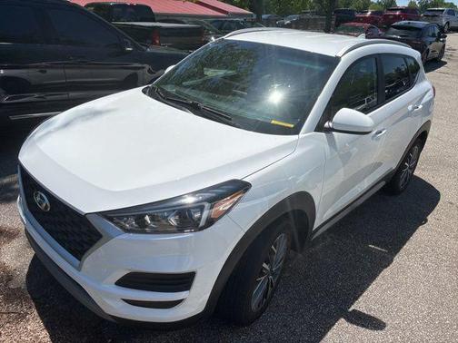 Dazzling White 2019 Hyundai TUCSON SE