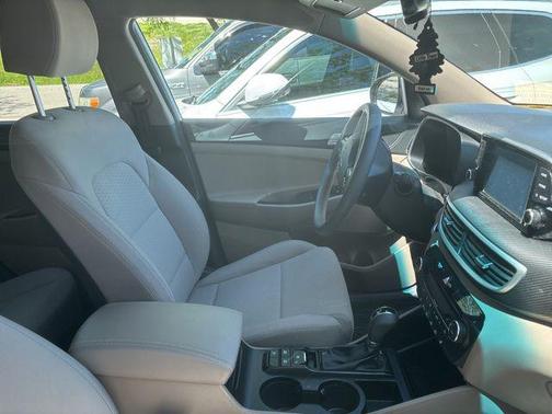 Dazzling White 2019 Hyundai TUCSON SE