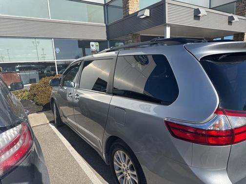 2016 Toyota Sienna XLE