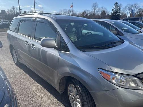 2016 Toyota Sienna XLE