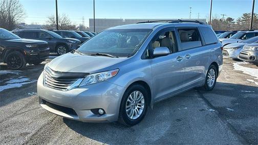 2016 Toyota Sienna XLE
