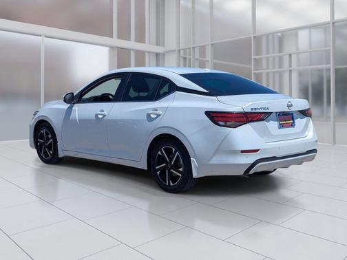Aspen White Tricoat 2025 Nissan Sentra SV