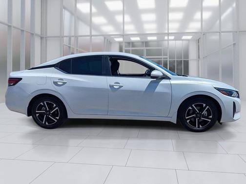 Aspen White Tricoat 2025 Nissan Sentra SV