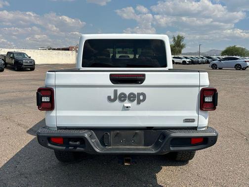 Bright White Clearcoat 2020 Jeep Gladiator Overland