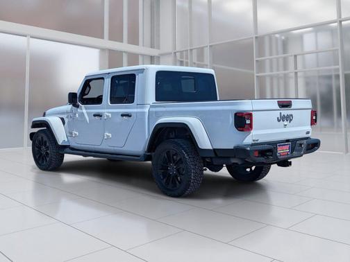 Bright White Clearcoat 2020 Jeep Gladiator Overland