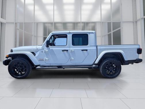 Bright White Clearcoat 2020 Jeep Gladiator Overland