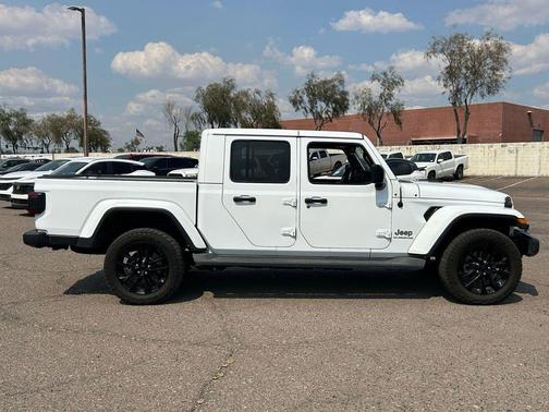 Bright White Clearcoat 2020 Jeep Gladiator Overland