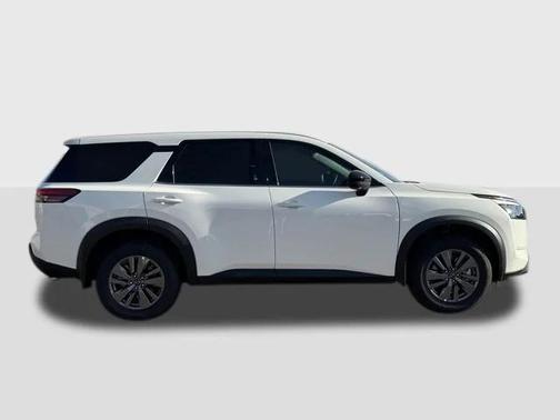2025 Nissan Pathfinder S FWD