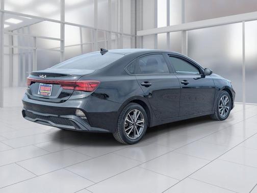 Aurora Black 2023 Kia Forte LXS