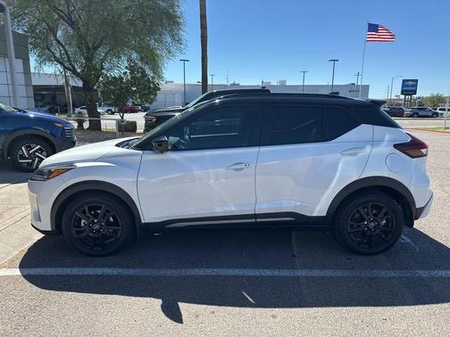 2023 Nissan Kicks SR