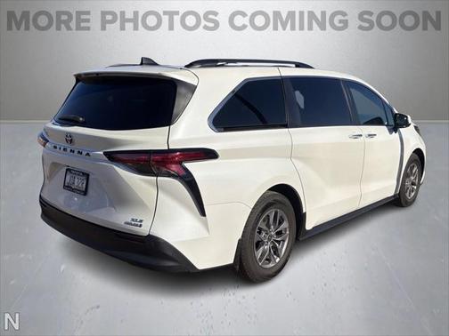 2021 Toyota Sienna XLE 8 Passenger