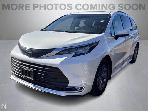 2021 Toyota Sienna XLE 8 Passenger