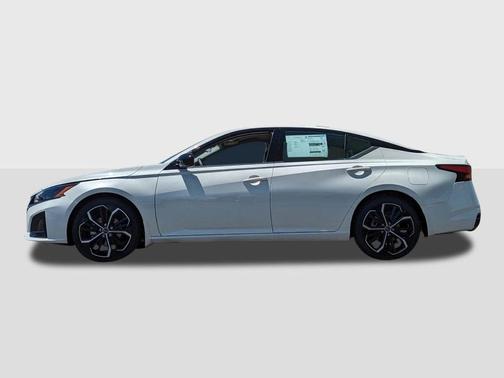 2025 Nissan Altima SR FWD