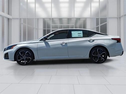 2025 Nissan Altima SR FWD