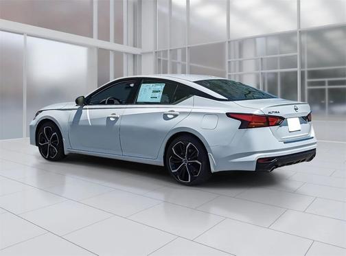 2025 Nissan Altima SR FWD