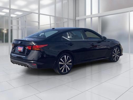 2021 Nissan Altima SR FWD