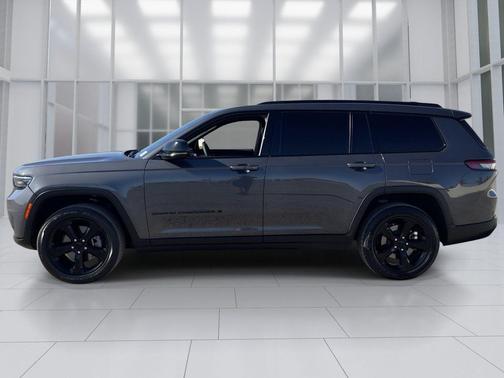 Baltic Gray Metallic Clearcoat 2023 Jeep Grand Cherokee L Altitude
