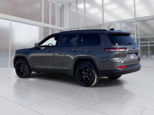 Baltic Gray Metallic Clearcoat 2023 Jeep Grand Cherokee L Altitude