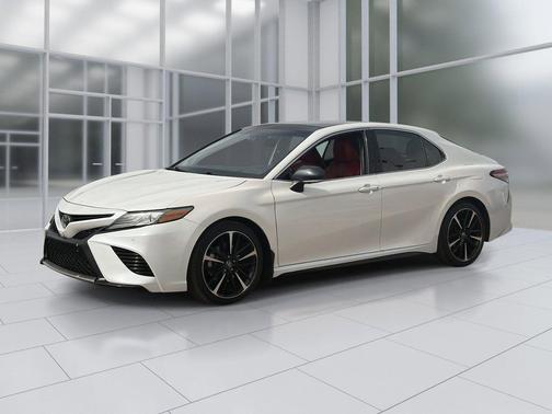 Wind Chill Pearl 2018 Toyota Camry XSE