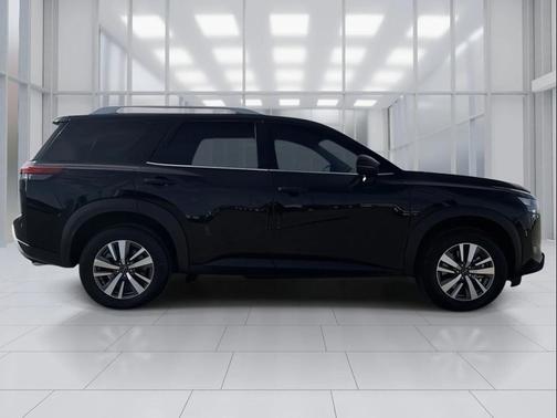 2025 Nissan Pathfinder SL FWD