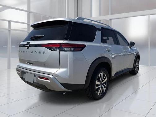 2025 Nissan Pathfinder SL FWD