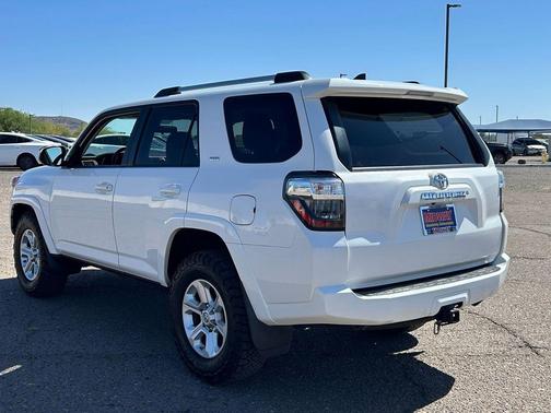 Super White 2019 Toyota 4Runner SR5