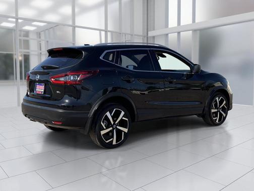 Magnetic Black Pearl 2021 Nissan Rogue Sport SL