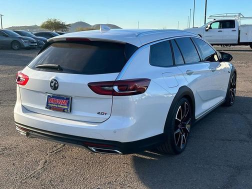 2018 Buick Regal TourX Essence