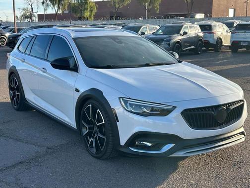 2018 Buick Regal TourX Essence
