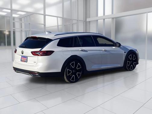 2018 Buick Regal TourX Essence